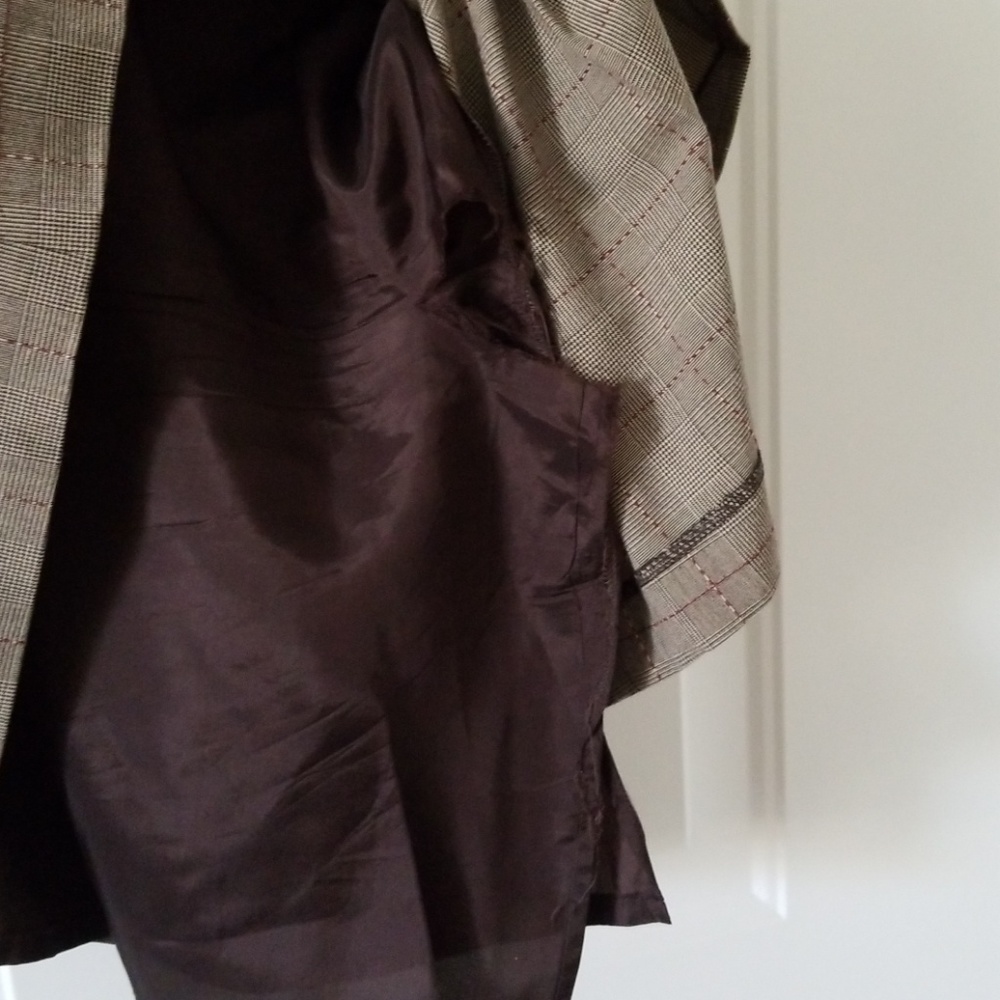 Suit - Picture 5 of 5